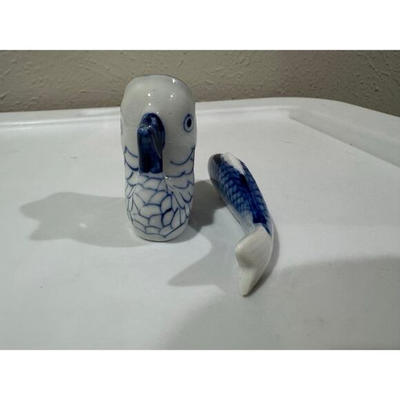 Japanese Chinoiserie Blue White Ceramic Fish - Picture 5 of 6